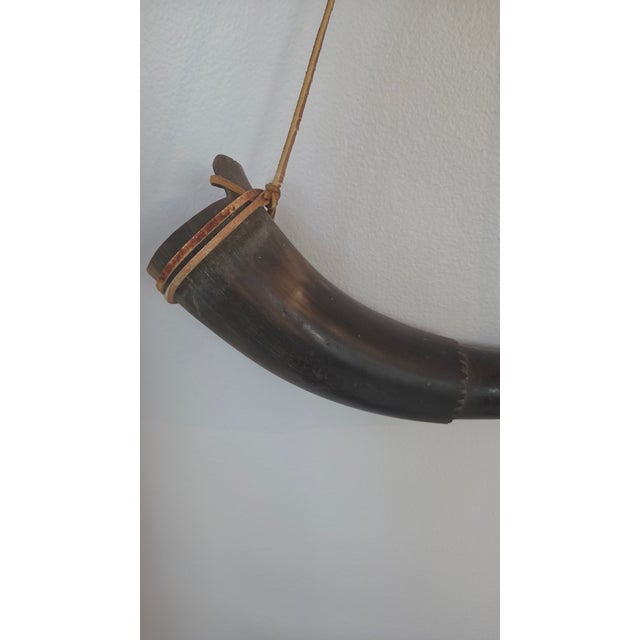 Vintage Colonial Style Natural Horn Powder Flask With Leather Hanging Strap For Sale - Image 14 of 15