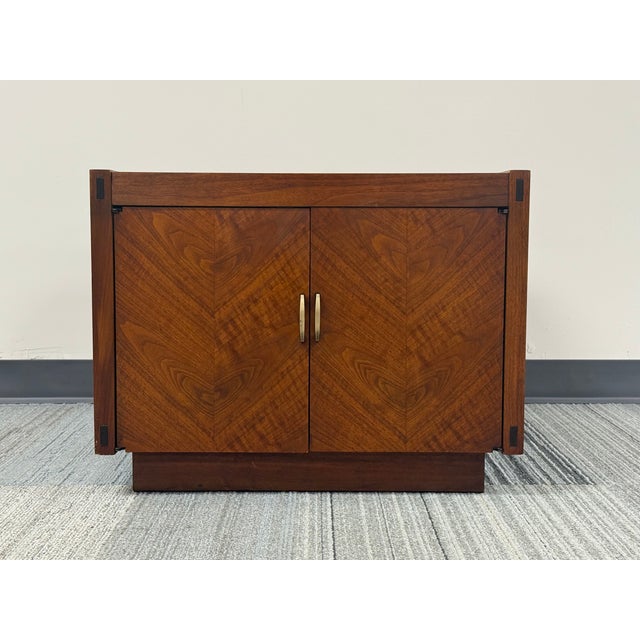 Mid-Century Modern Lane Mid-Century Modern Walnut Side Table Cabinet For Sale - Image 3 of 11