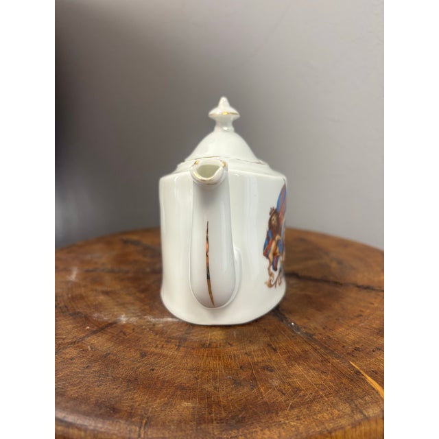 English Early 20th Century English Porcelain Commemorative Coronation of George v and Mary Tea Pot For Sale - Image 3 of 5