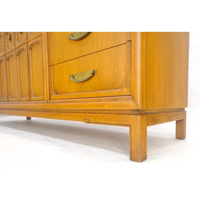 Henredon Mid Century 80” Long 9 Drawers Dresser Credenza Two Drawer Compartment MINT For Sale - Image 4 of 17