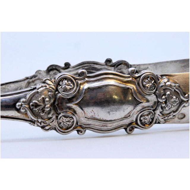 Silver Ice Tongs with Reliefs and Application on the Stem For Sale - Image 3 of 9