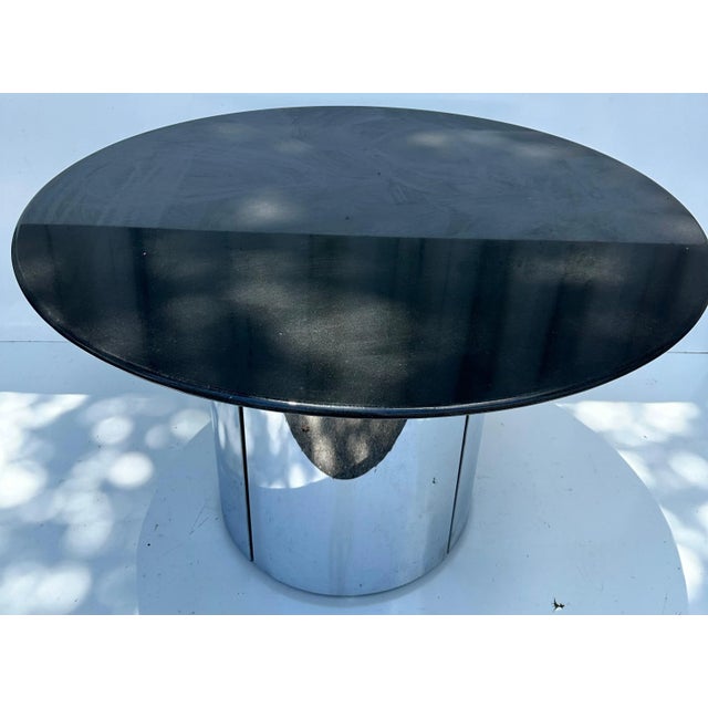 Modernist chrome and marble top drum table . Heavy and sturdy, Diameter of the drum : 24 inches.