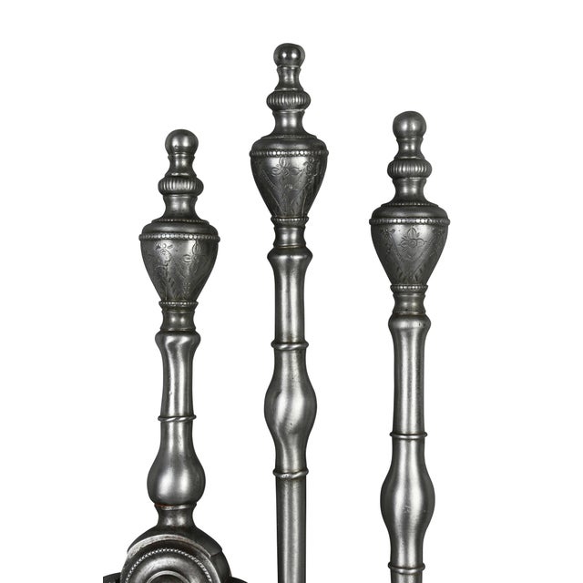 Comprising a shovel, tongs and poker.