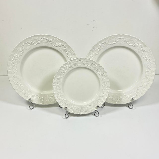 1980s 1989 Vintage English Americana Wedgwood for Ralph Lauren Le Blanc Claire Dinnerware - 2 Dinner, 1 Salad Plate For Sale - Image 5 of 10