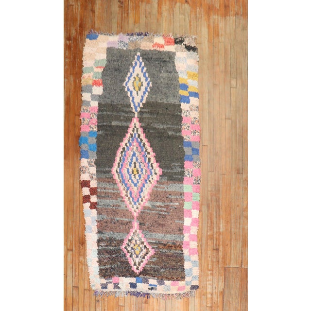 Moroccan Tribal Bohemian Mid 20th Century Moroccan Rug - 3'10" x 8' For Sale - Image 3 of 10