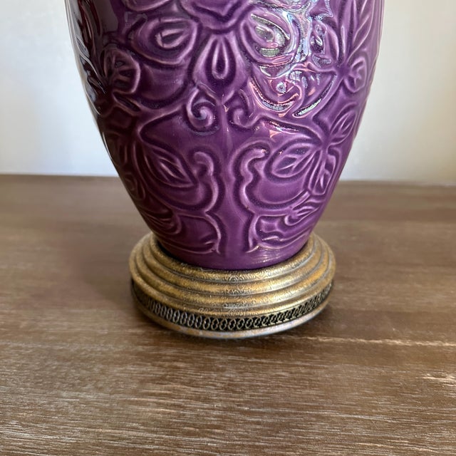 Early 20th Century Vintage Purple Floral Ceramic Ginger Jar Style Pull Chain Table Lamp For Sale - Image 5 of 7