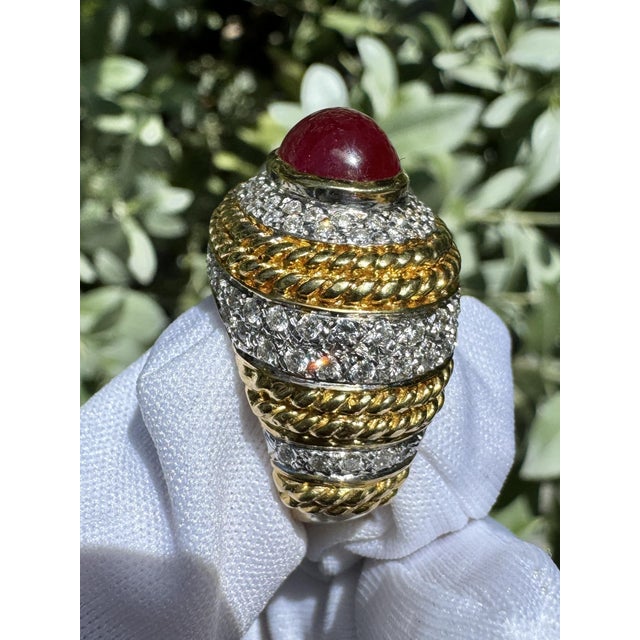 Metal Vintage 5 Carat Cabochon Ruby, Diamond and 18k Gold Retro Bezel Rope Style Ring Size 6.5 For Sale - Image 7 of 9