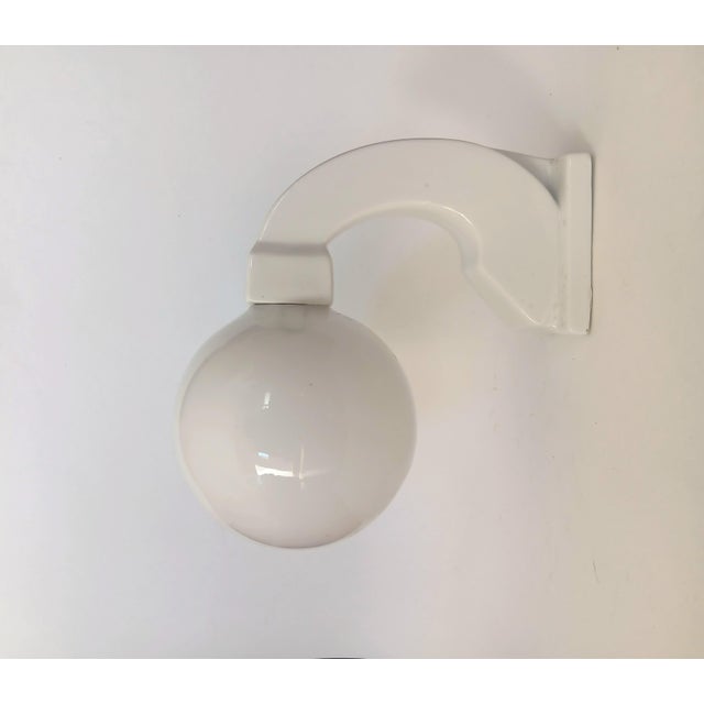 Art Deco Porcelain Bathroom Wall Light, 1930s, in Very Good conditions. Designed 1920 to 1949 Up to 250V (Europe/UK...