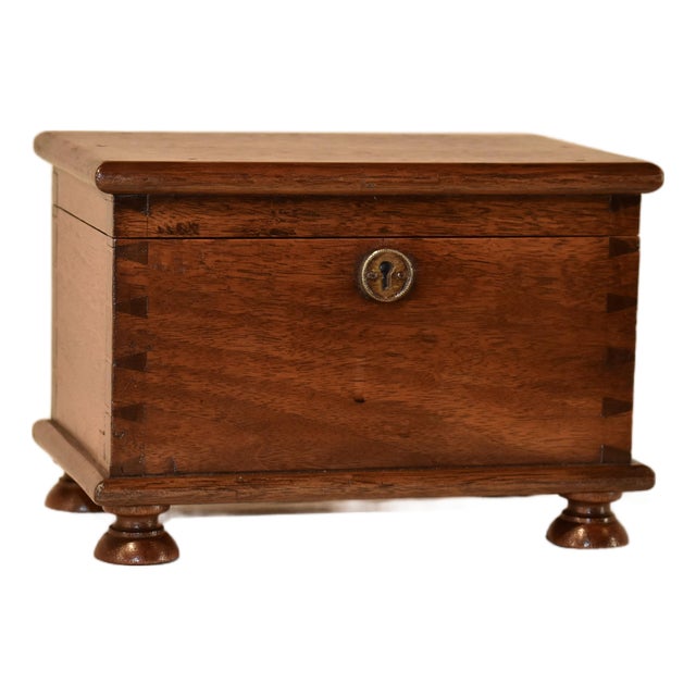Early 19th Century English Walnut Box For Sale