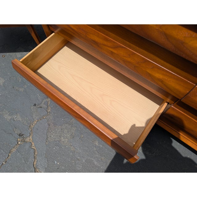 Mid Century Modern Walnut 6 Drawer 'First Edition' Dresser & Nightstand by Lane, C1960s, Attributed For Sale - Image 13 of 17