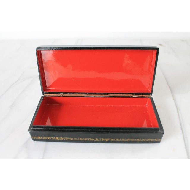 Mid 20th Century Vintage Russian Hand-Painted Papier-Mâché Lacquer Trinket Box For Sale - Image 5 of 12