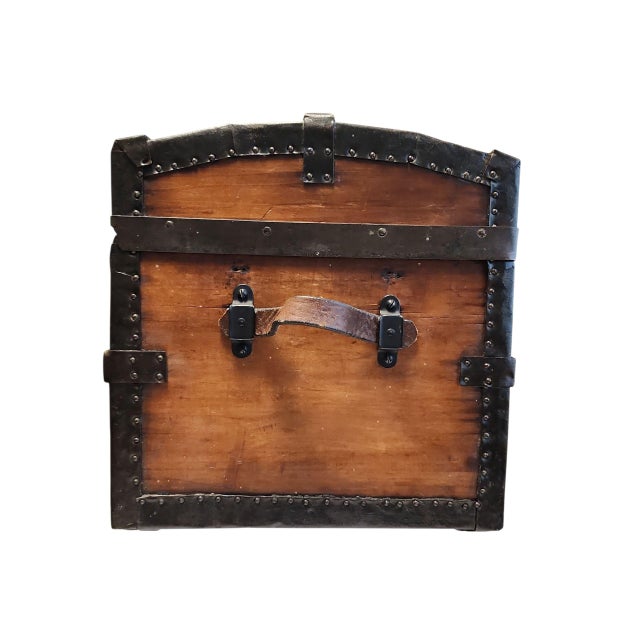 American Mid 19th Century Saratoga Trunk For Sale - Image 3 of 9