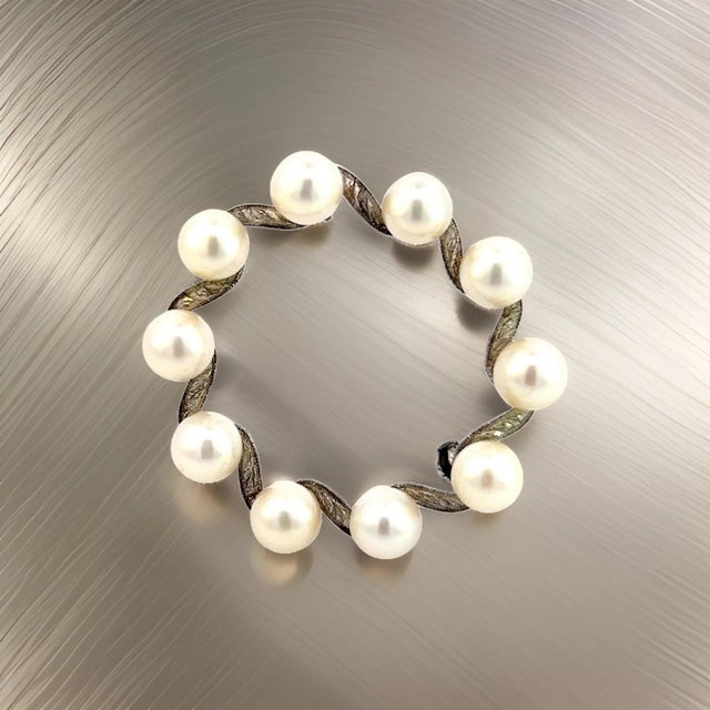 1990s Mikimoto Estate Akoya Pearl Brooch Pin Sterling Silver For Sale - Image 9 of 9