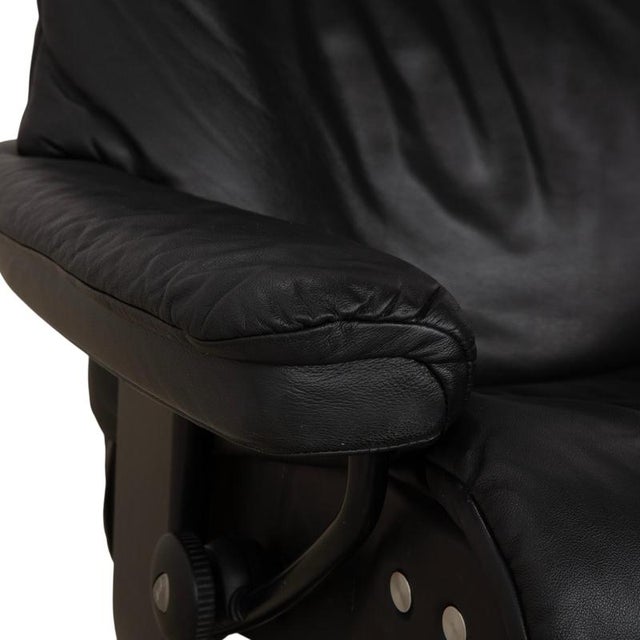 Dark Grey Leather Stressless Sunrise Recliner with Manual Function For Sale - Image 6 of 18