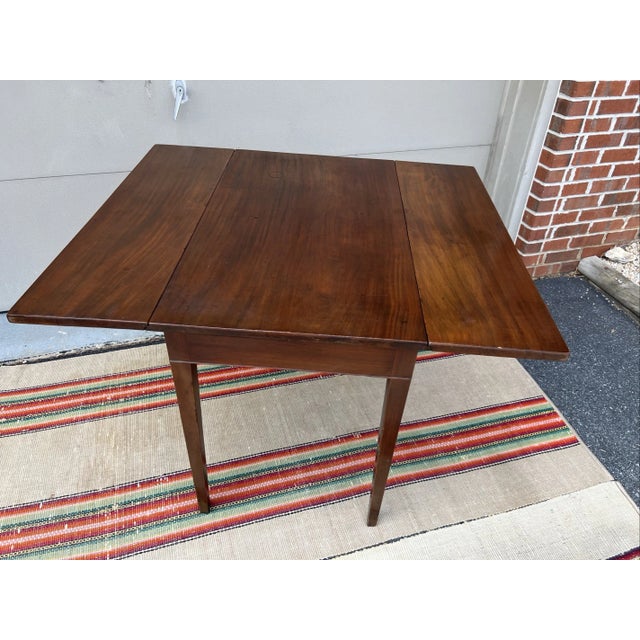 Antique Mahogany Federal Hepplewhite Drop-Leaf Pembroke Table, Pennsylvania 1800 For Sale - Image 6 of 12