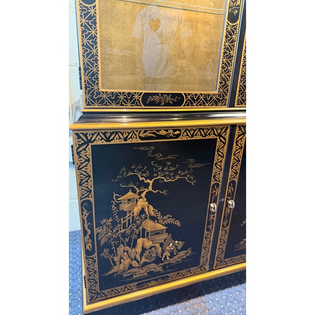 Drexel Heritage Chinoiserie Illuminated Curio Cabinet / Display Case With Gold Gilt Detailing For Sale - Image 12 of 15