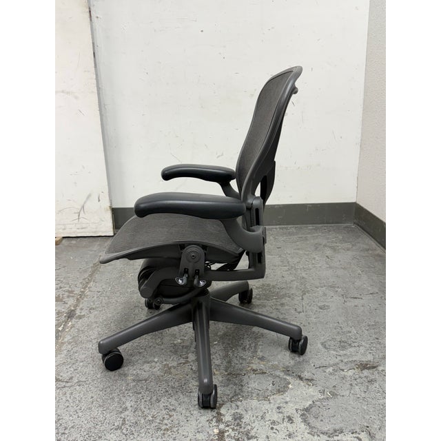 Herman Miller Aeron Office Chair, Size B For Sale - Image 4 of 12