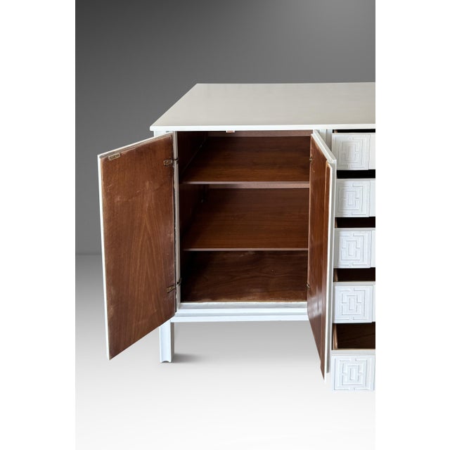 Mid-Century Modern Gentlemen's Dresser / Chest of Drawers in Walnut Attributed to Dixie, Usa, C. 1960s For Sale - Image 12 of 12