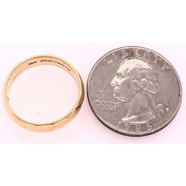Modern 14 Karat Yellow Gold Wedding Ring / Wedding Band For Sale - Image 3 of 9