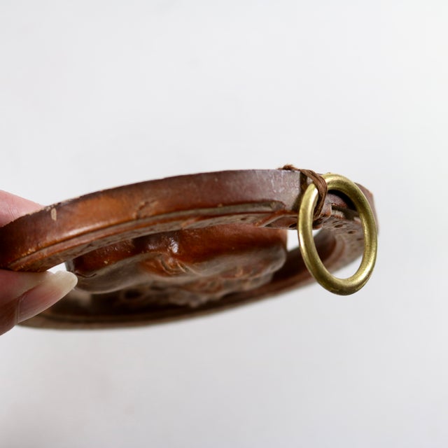 Mid 20th Century Golden Retriever Circular Dog Plaque Attributed to Syroco For Sale - Image 5 of 7