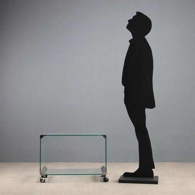 Carrello di servizio fruibile anche come tavolino realizzato in vetro con profili in acciaio cromato e rotelle. Pierangelo...