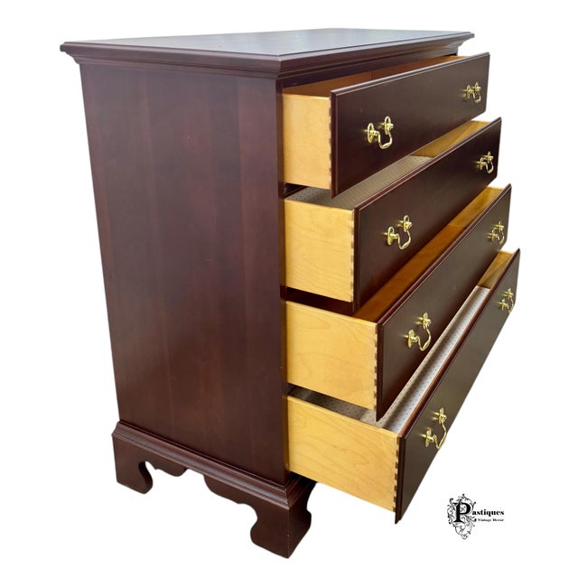 Brown Vintage Traditional Federal Style Mahogany Commode / Chest of Drawers For Sale - Image 8 of 10