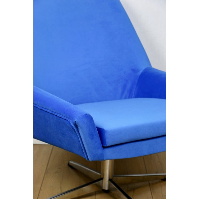 Textile Vintage Jade Series Swivel Lounge Chair with Blue Cornflower Velvet Upholstery, GDR, 1970s For Sale - Image 7 of 11