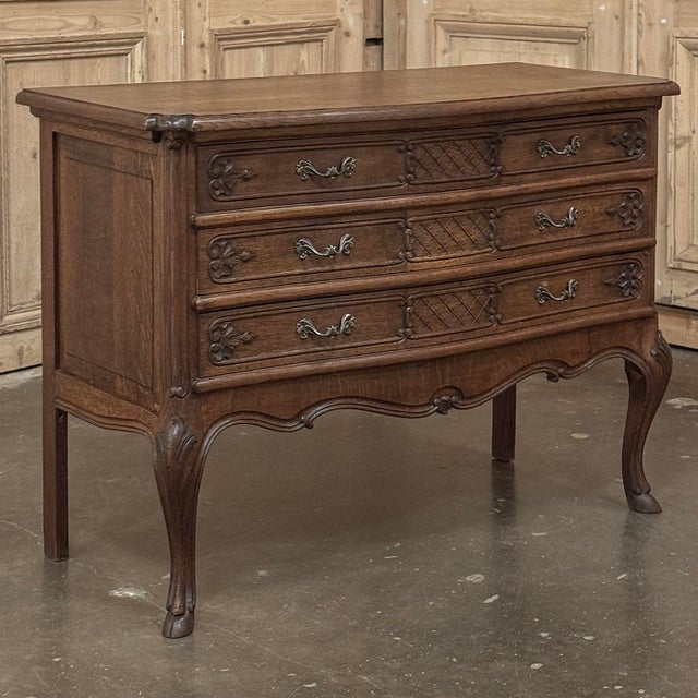 Country French Régence Style Chest of Drawers ~ Commode With Cabriole Legs For Sale In Dallas - Image 6 of 18