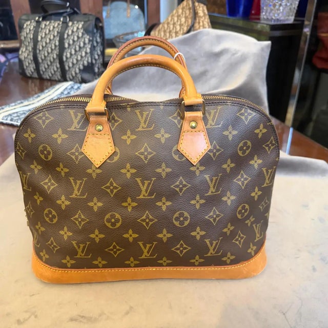 1990s A Late 20th Century Louis Vuitton Monogram Canvas Alma Hand-Bag For Sale - Image 5 of 16