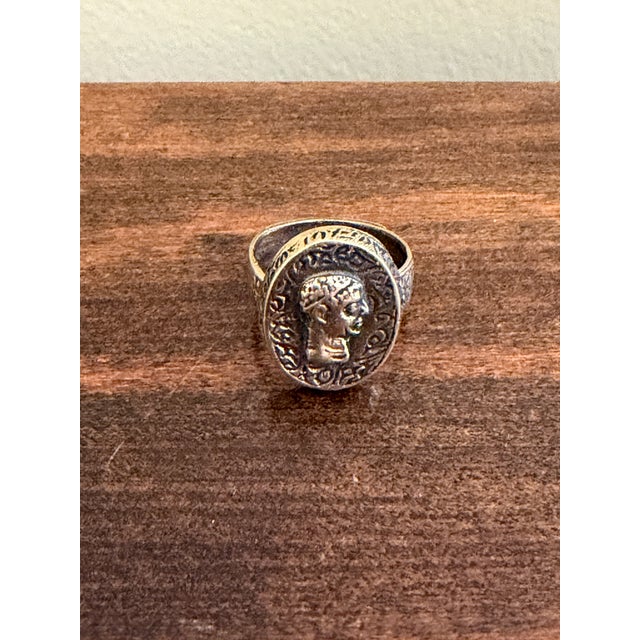 Ancient Roman Portrait Signet Ring on Custom Museum Mount For Sale - Image 9 of 12