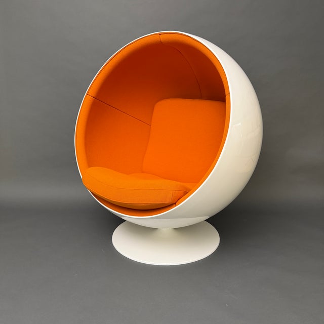 Asko Ball Chair in White and Orange by Eero Aarnio for Asko, Finland, 1960s For Sale - Image 4 of 18