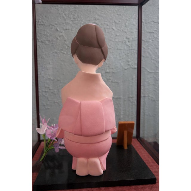 Mid-Century Japanese Geisha Figurine in Glass Display Case With Gilt Kimono Details For Sale In Orlando - Image 6 of 9