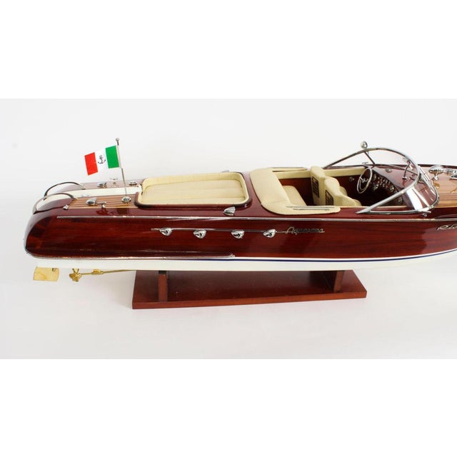 Riva Aquarama Speedboat Model with Cream Interior For Sale - Image 5 of 18