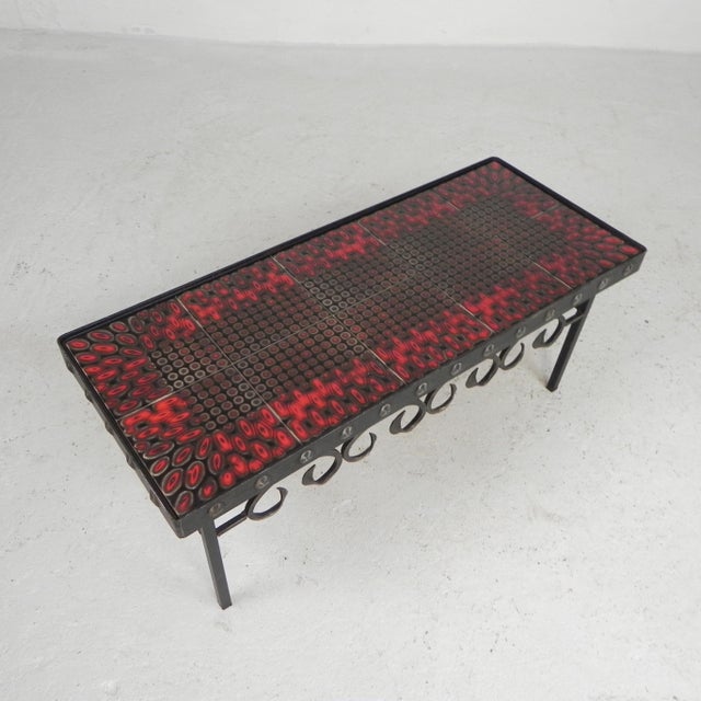 The 10 terracotta/red tiles are set in a sturdy black steel frame. Height: 33 cm. Width: 78 cm. Depth: 33 cm. Tile...