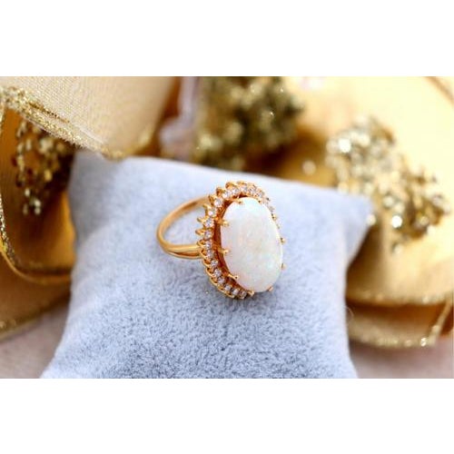 Gold ring with double hoop, table with elliptical shaped grid with opal and diamonds (28) in 8/8 brilliant cut. Metal:...