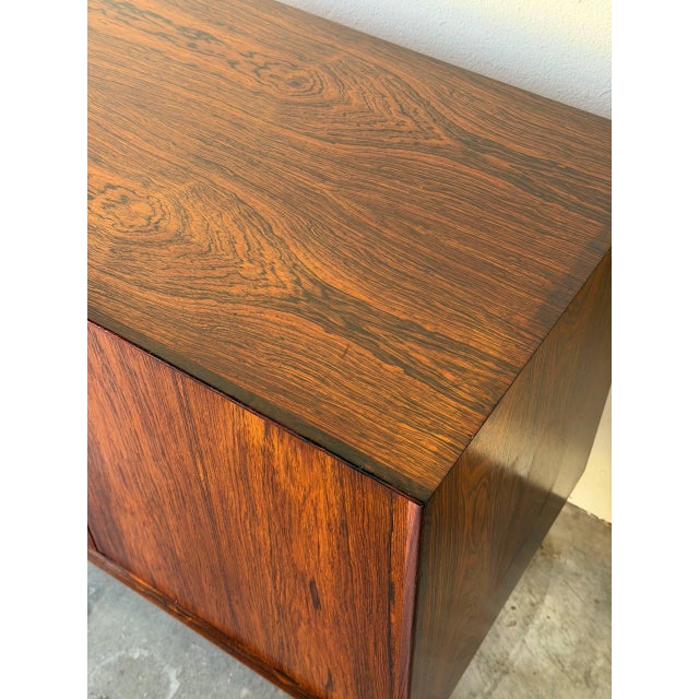 Danish Rosewood Cabinet in Style of Brouer – Vintage Mid Century Modern Bar Cabinet 1960s For Sale - Image 9 of 9
