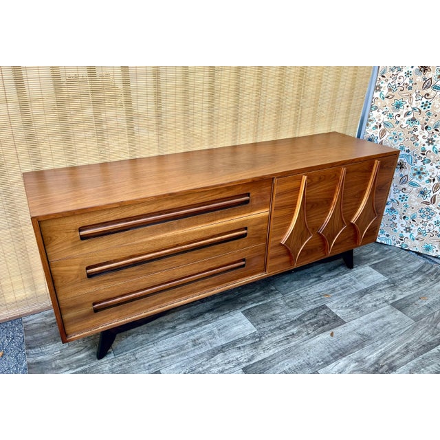 1960s Mid Century Modern Six Drawers Credenza by Young Manufacturing. Circa 1960s For Sale - Image 5 of 12