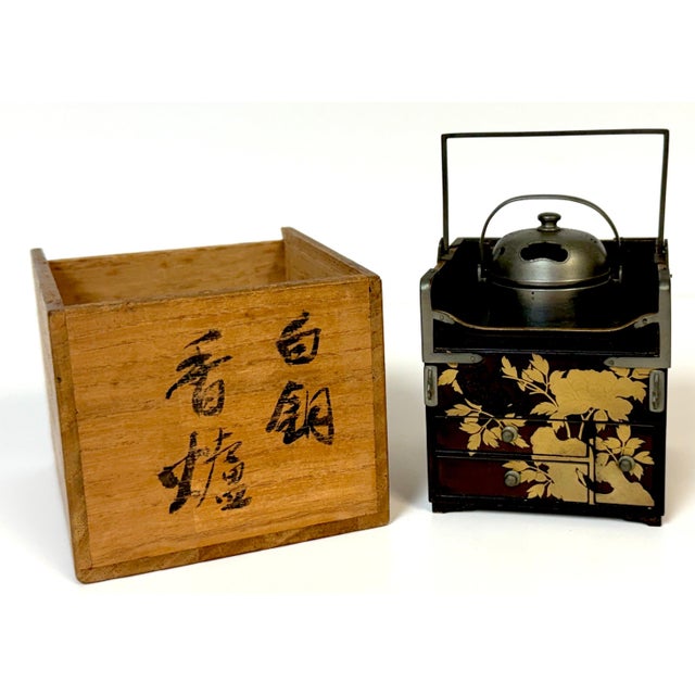 Japanese Meiji Gold Maki-e Lacquer Tabako-Bon Smoking Cabinet For Sale - Image 12 of 18