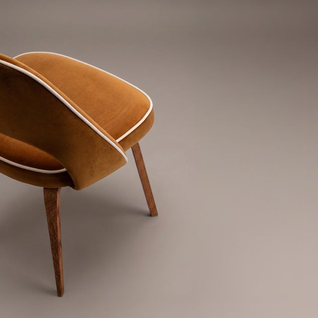 Knoll Saarinen Executive Armless Dining Chairs in Cognac & Créme Cotton Velvet, Walnut Legs For Sale - Image 4 of 8