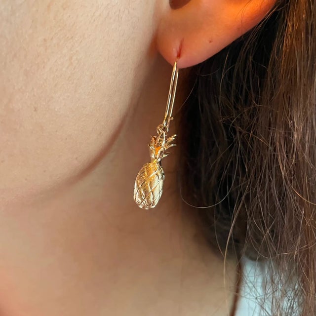 This is part of Chairish’s Fine Jewelry assortment. A fun pair of 14K gold pineapples on French Wires with hooks. One of...