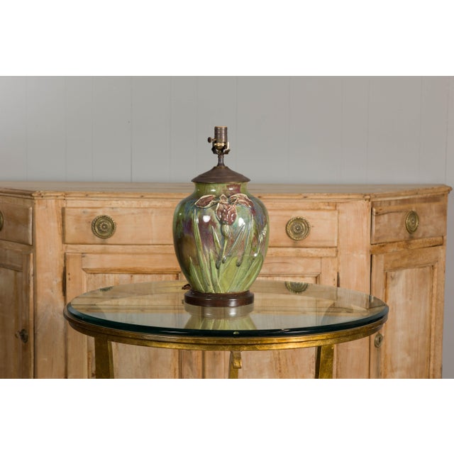 1920s Green Pottery Table Lamp with Raised Floral Motif on Wooden Base, Wired For Sale In Atlanta - Image 6 of 12