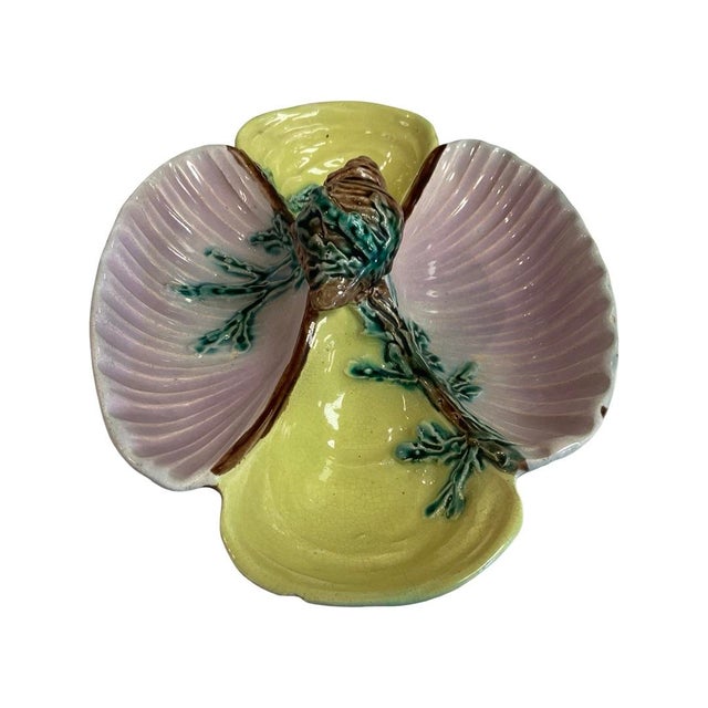French Late 19th Century Lavender and Yellow Shell 4-Compartment Majolica Dish For Sale - Image 3 of 8