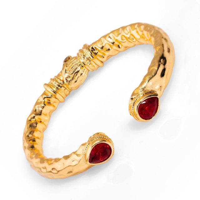 Gold Cleopatra Ruby Stone & Gold Cuff Chunky Bracelet For Sale - Image 8 of 8