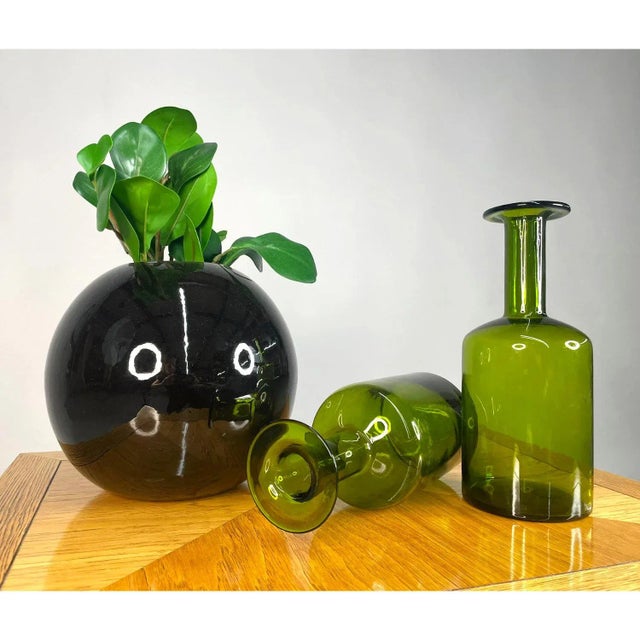 Mid-Century Modern Pair of Otto Brauer for Holmgaard Green Gulvvase Danish Glass Vases For Sale - Image 3 of 7