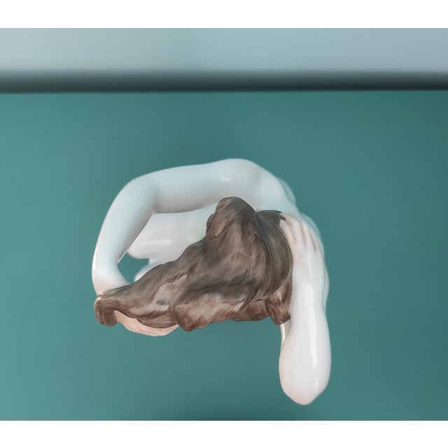 Handpainted Figure of Seated Nude Woman Combing Hair by Lux Elek for Herend, 1960s For Sale - Image 6 of 10
