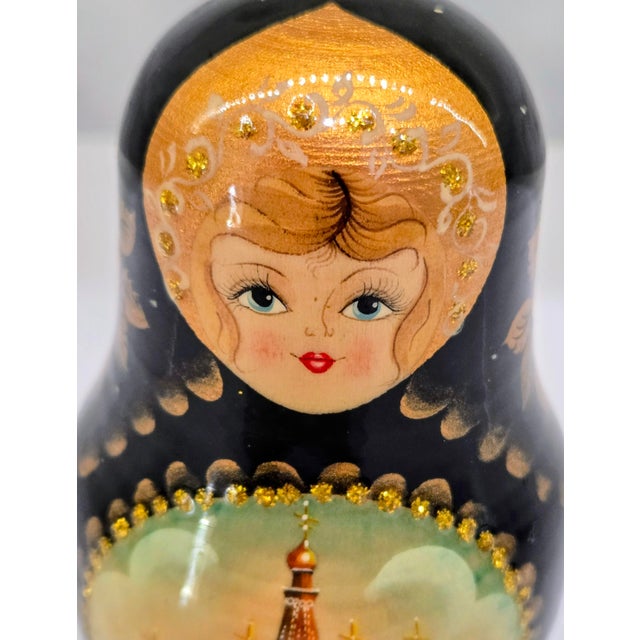 Vintage Hand-Painted Russian Matryoshka Nesting Dolls, 5-Piece Moscow Landmark Set, Black Lacquer & Gold For Sale In Dallas - Image 6 of 13