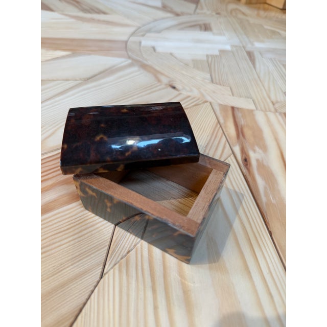1970s Tortoiseshell-Pattern Lacquered Dome-Top Trinket Box For Sale - Image 5 of 6
