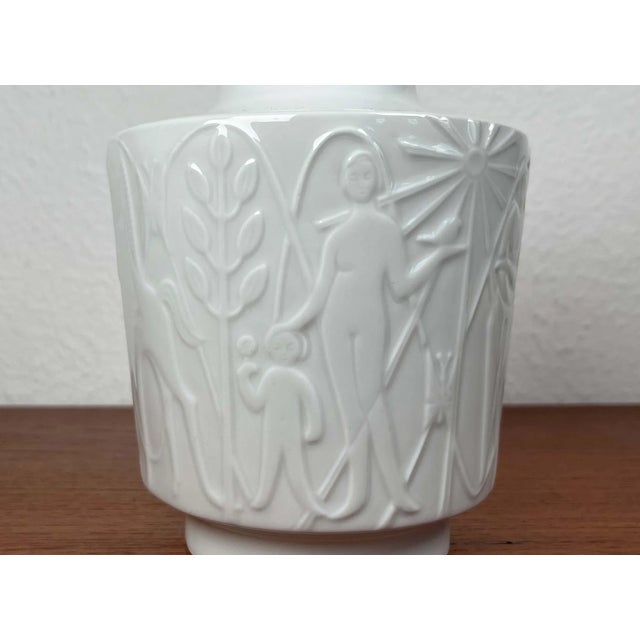Vintage German White Porcelain Paradies Series Vase by Kurt Wendler for Edelstein Bavaria, 1970s For Sale - Image 9 of 17