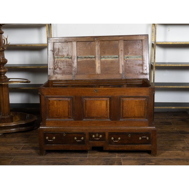 English Georgian Period 1800s Oak Mule Chest with Lift Top and Three Drawers For Sale - Image 10 of 12
