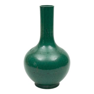 Apple-Green Crackle-Glazed Porcelain Bottle Vase, Qing Dynasty, 18th Century For Sale